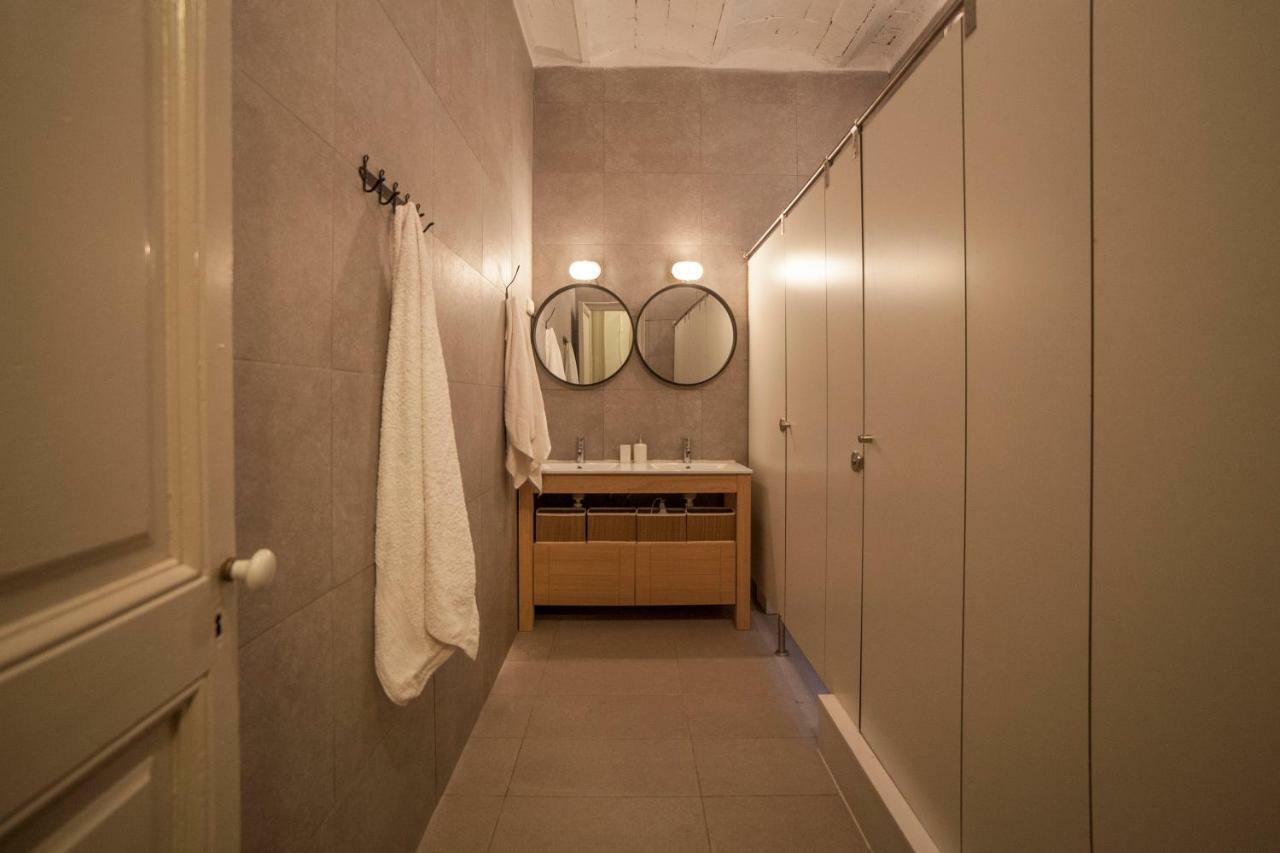 B21-Apartamento Modernista Para Grupos 巴塞罗那 外观 照片